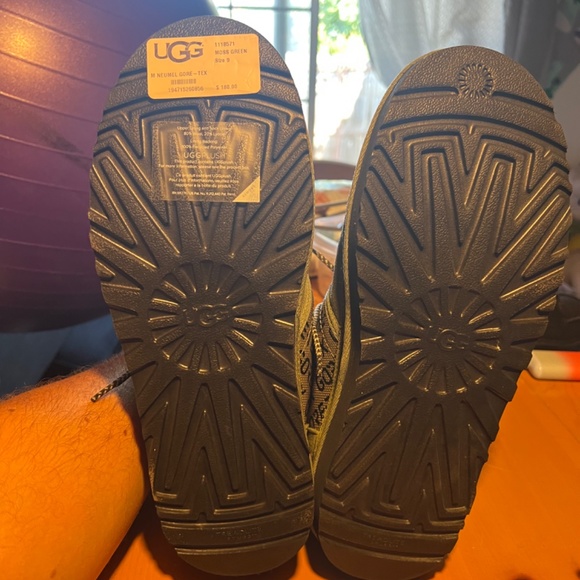 Uggs - Picture 2 of 2